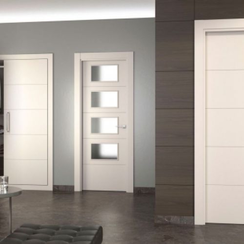 Inteior de vivienda con puertas modernas de color blanco